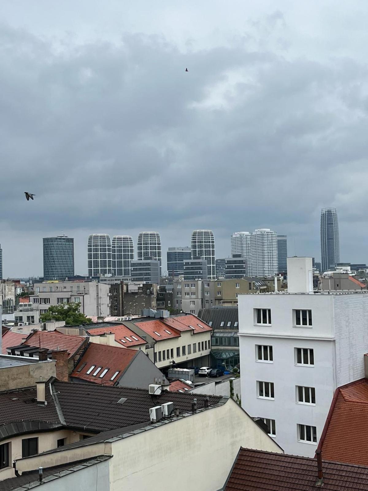 1St Plaza Apartment Bratislava Luaran gambar